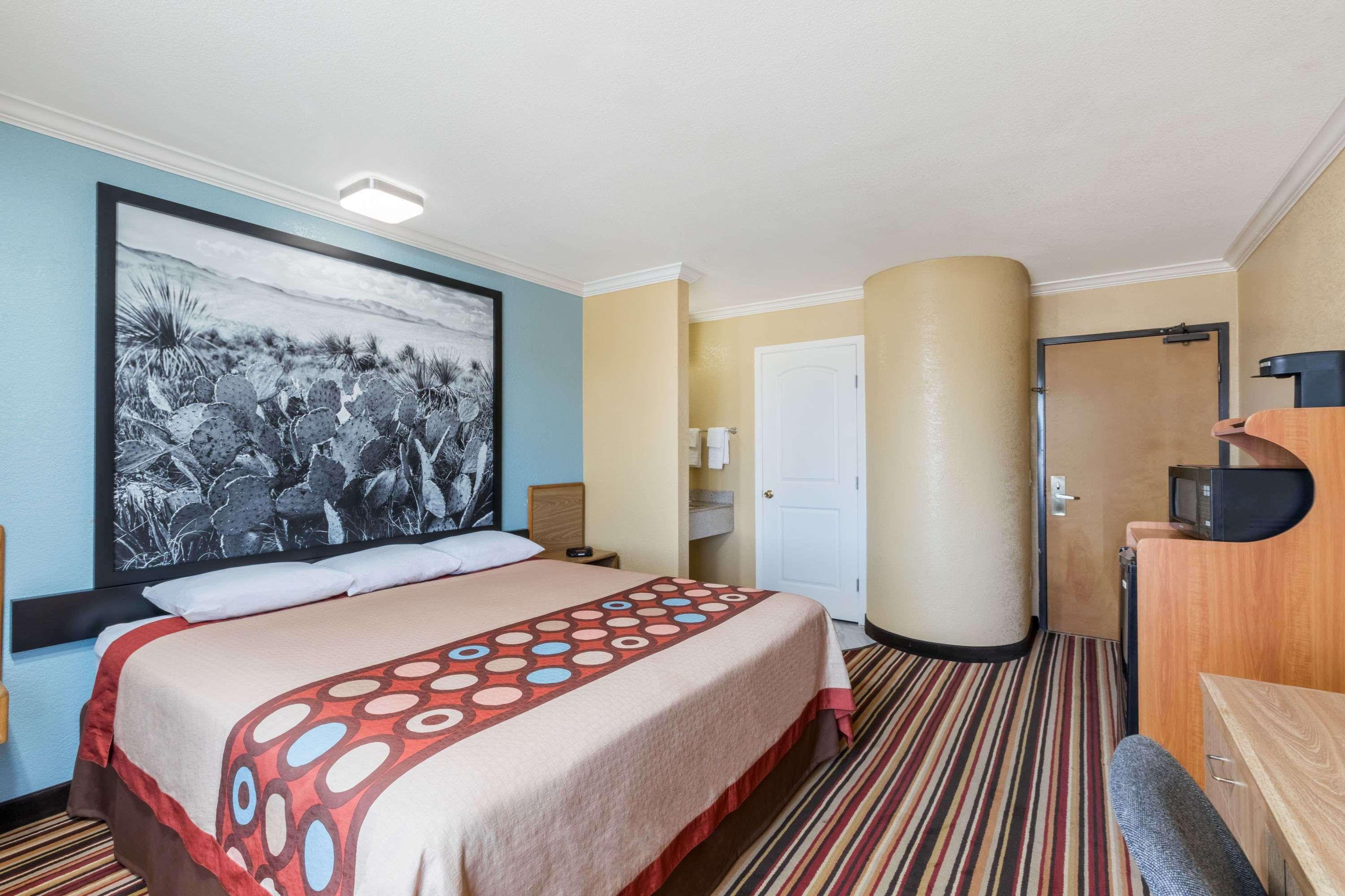 Super 8 By Wyndham Midland Motel Eksteriør bilde
